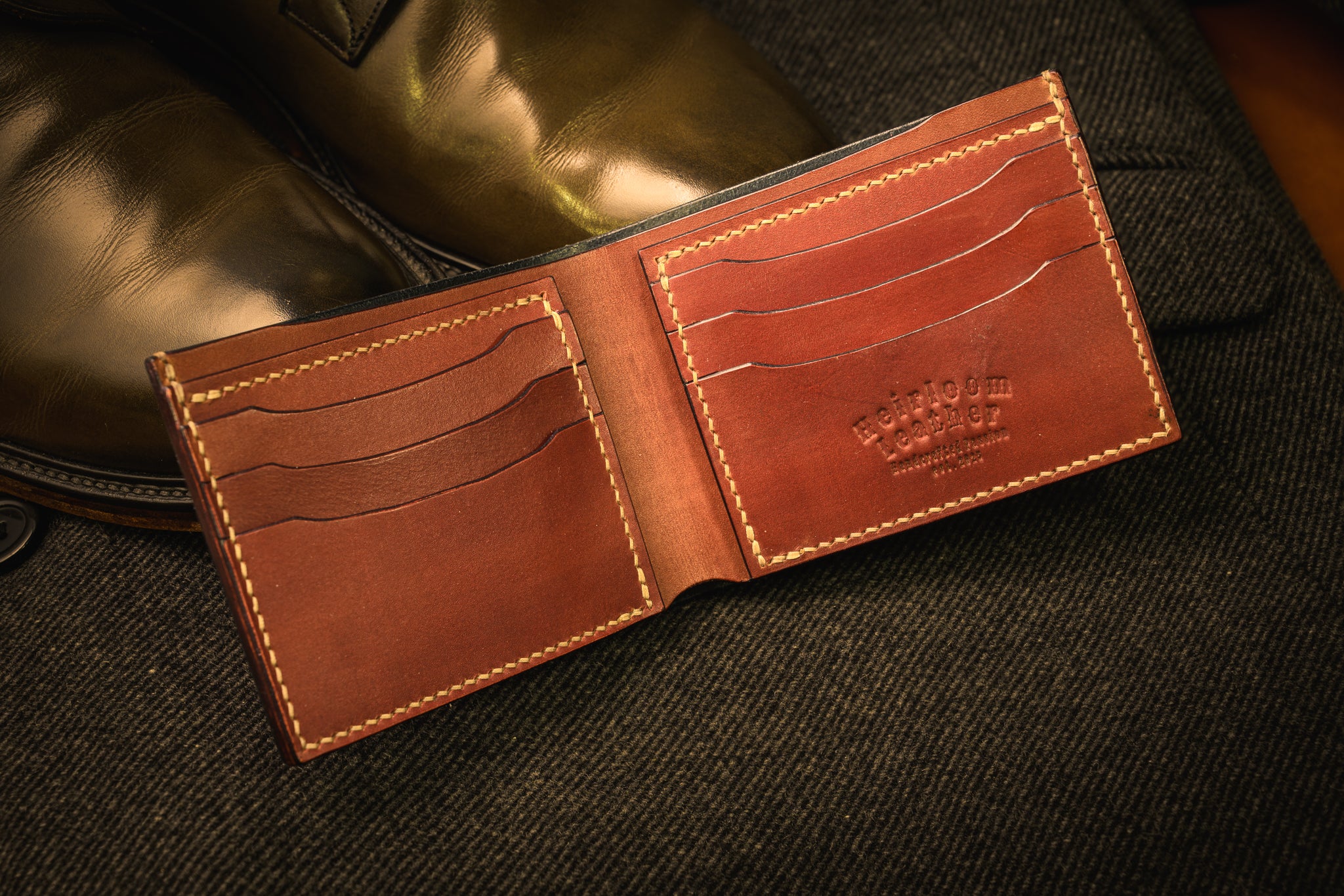 Classic billfold mens wallet