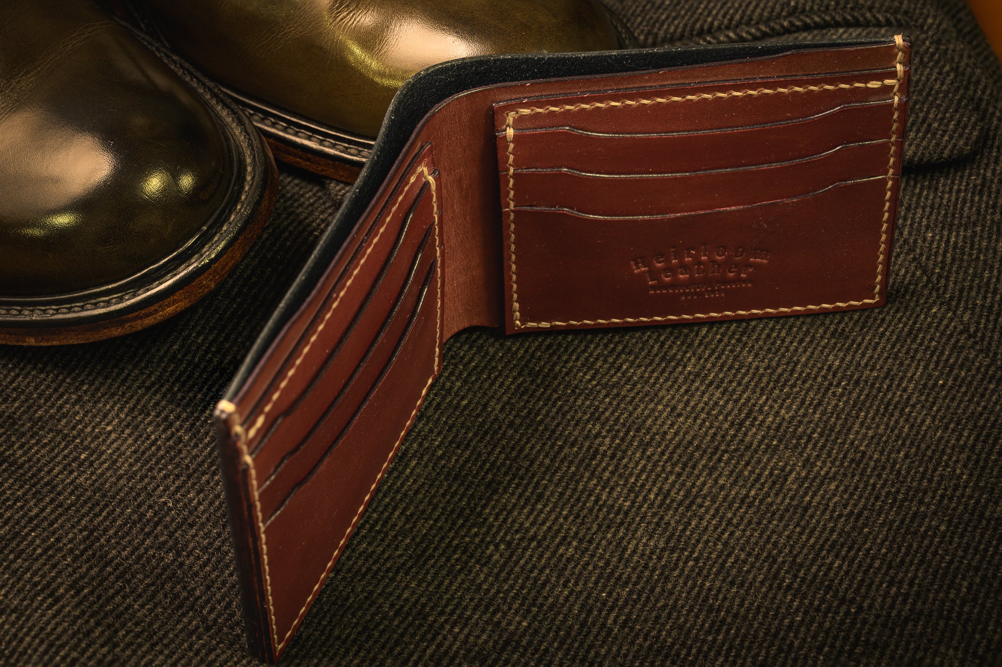 Classic billfold mens wallet