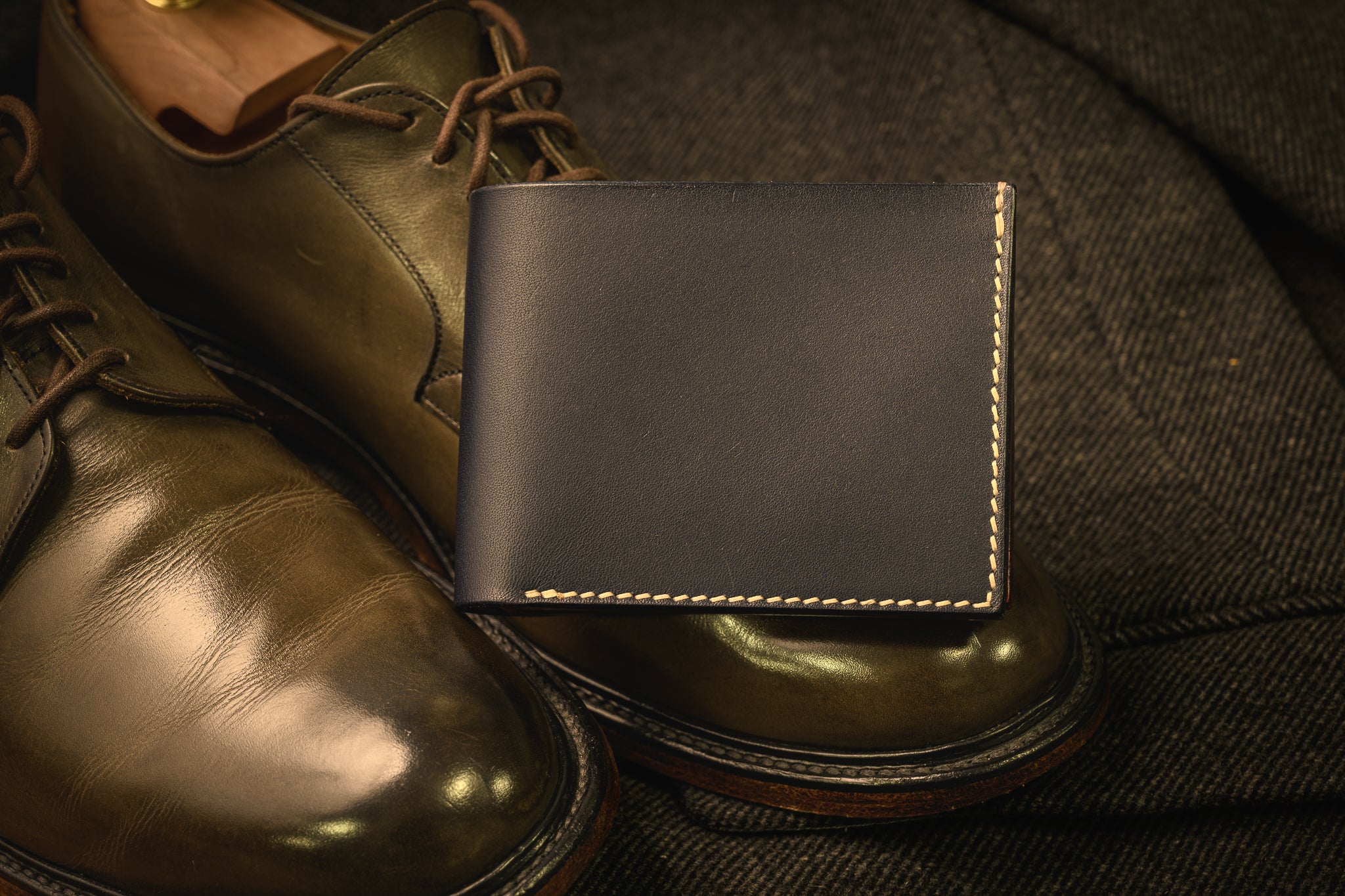 Classic billfold mens wallet