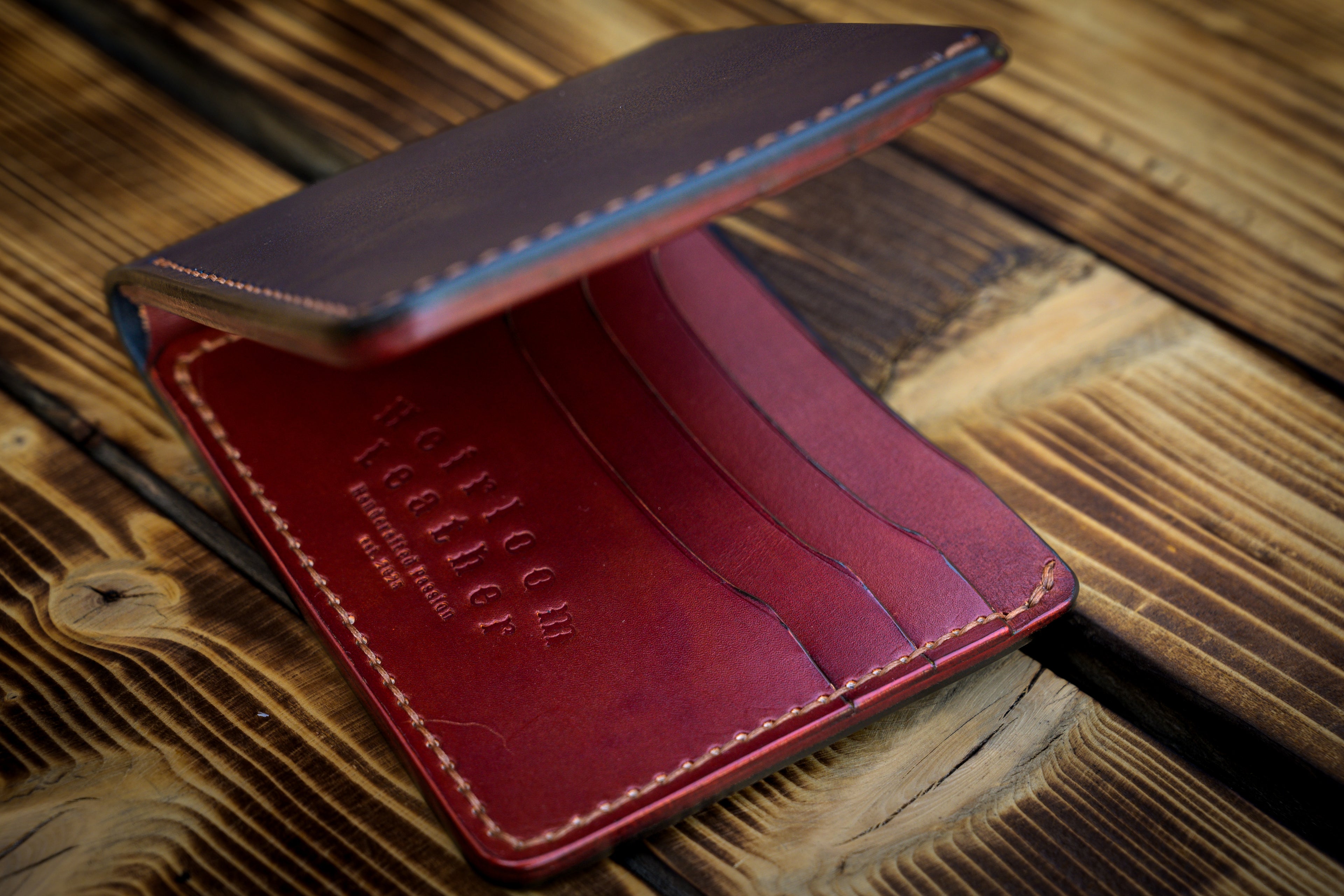 Luxury classic billfold wallet