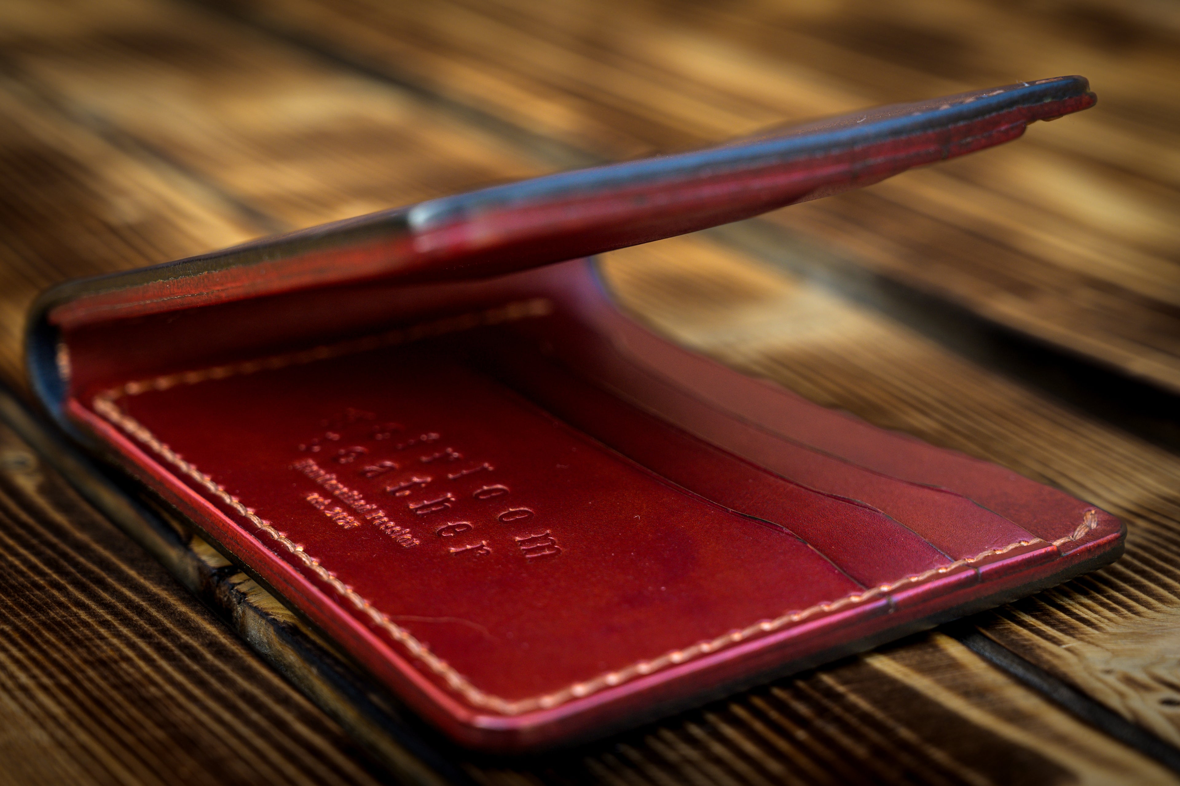 Luxury classic billfold wallet