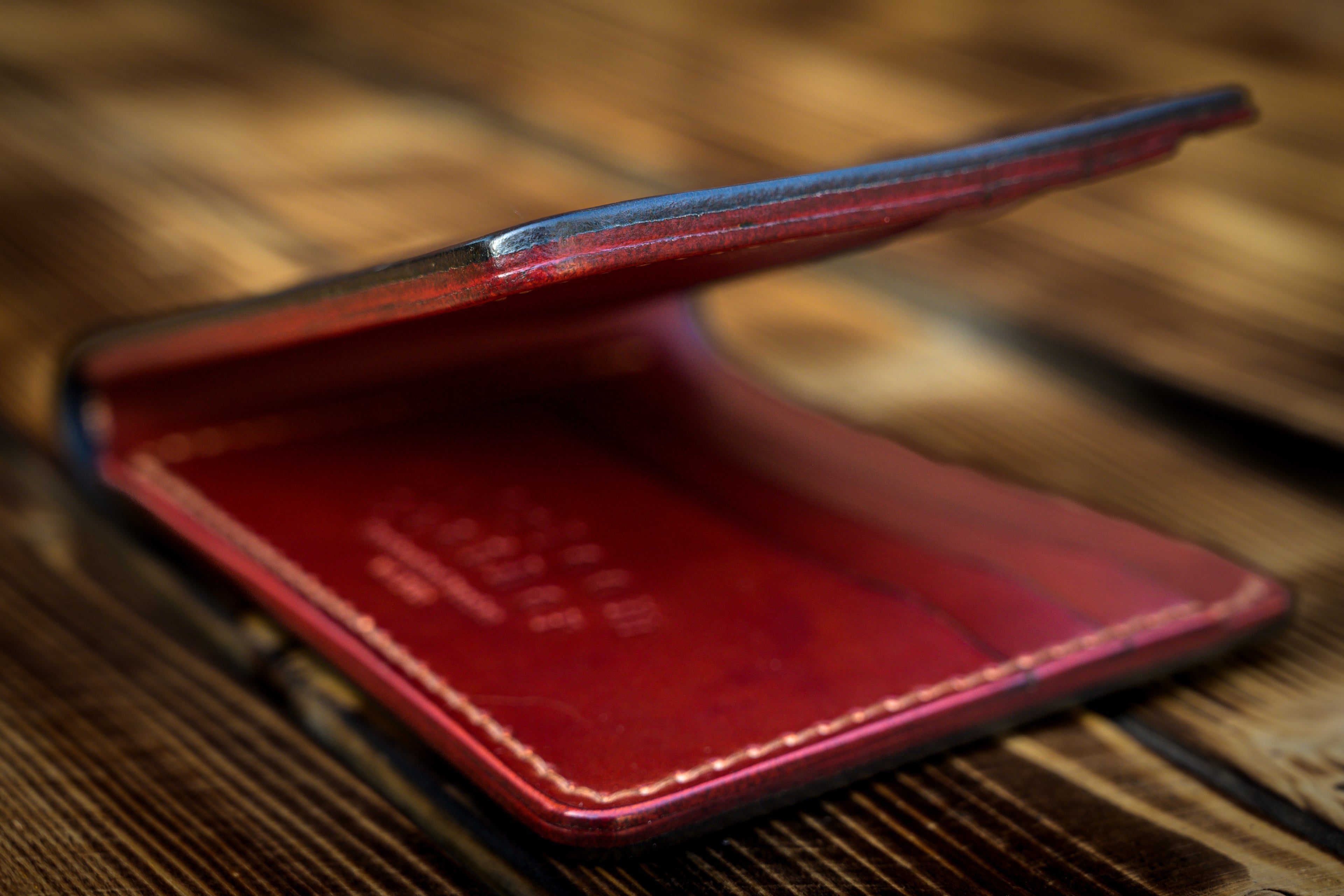 Luxury classic billfold wallet