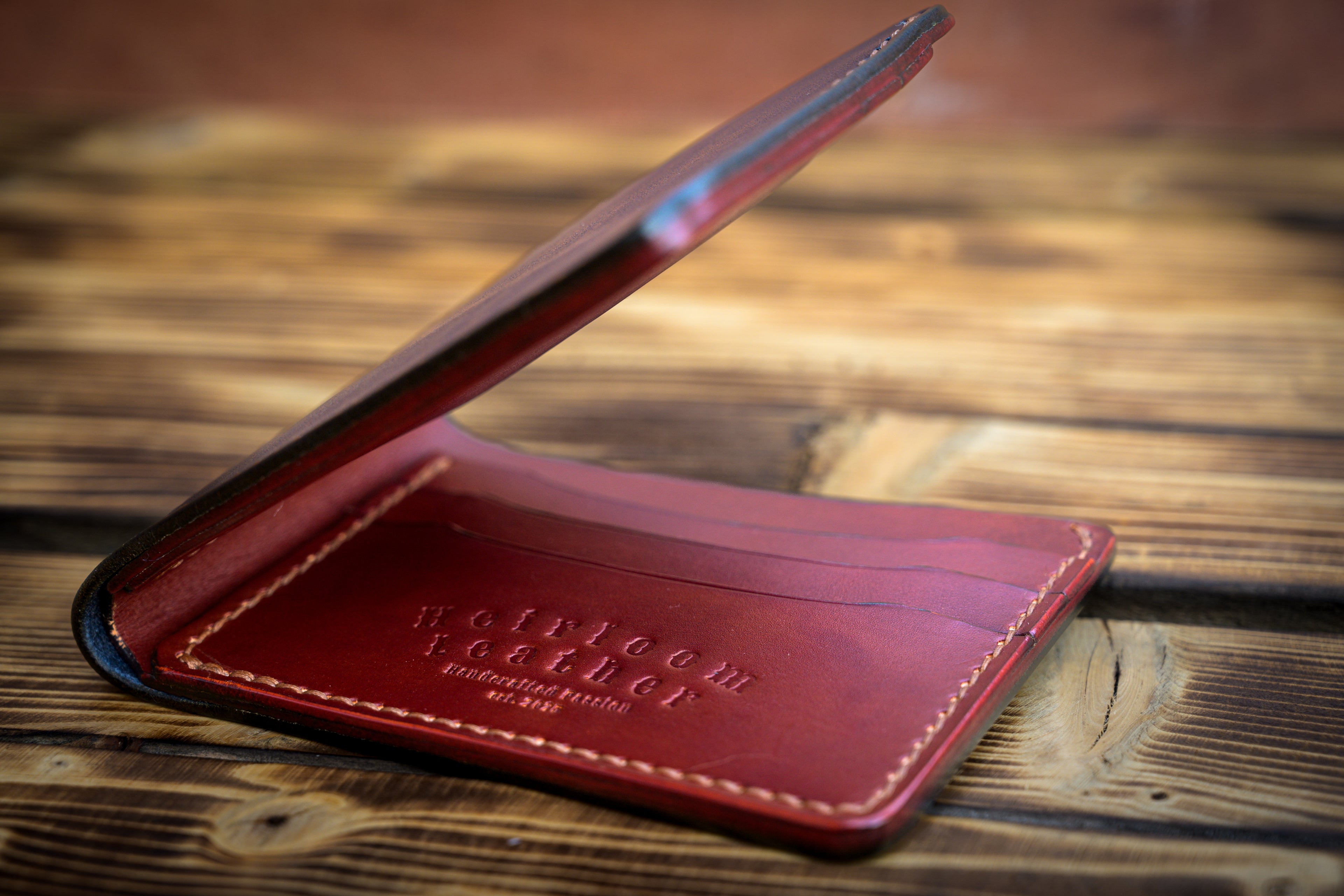 Luxury classic billfold wallet