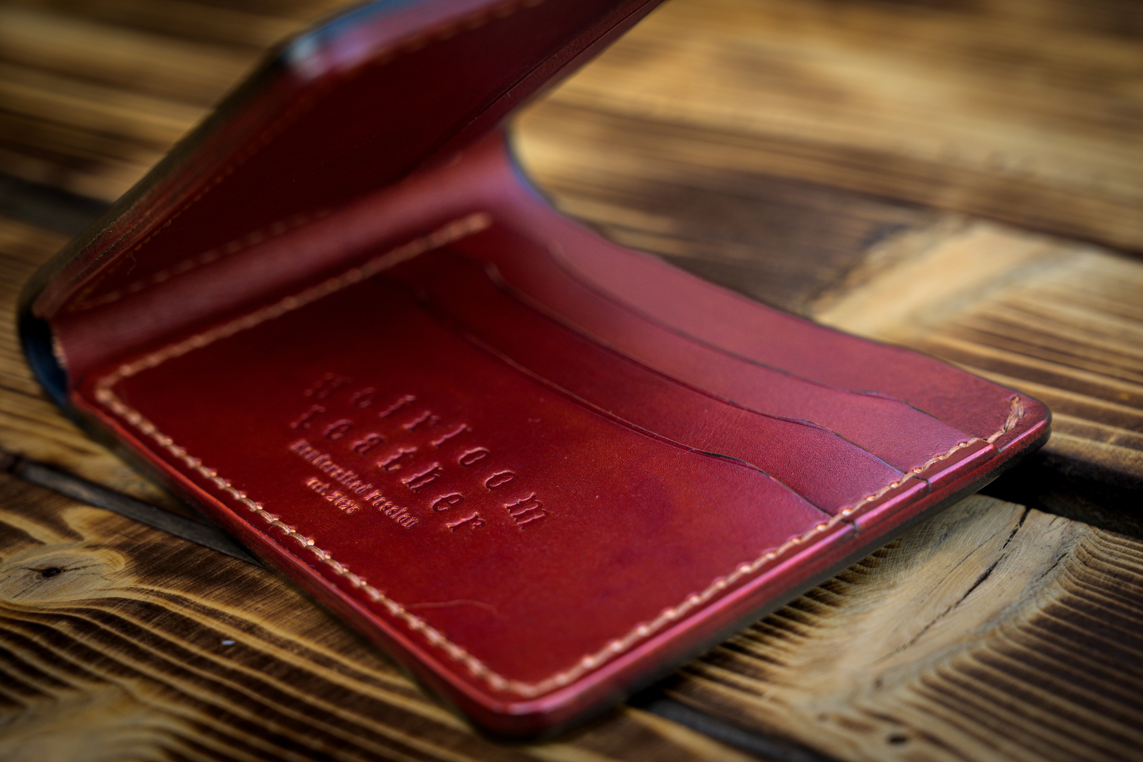 Luxury classic billfold wallet