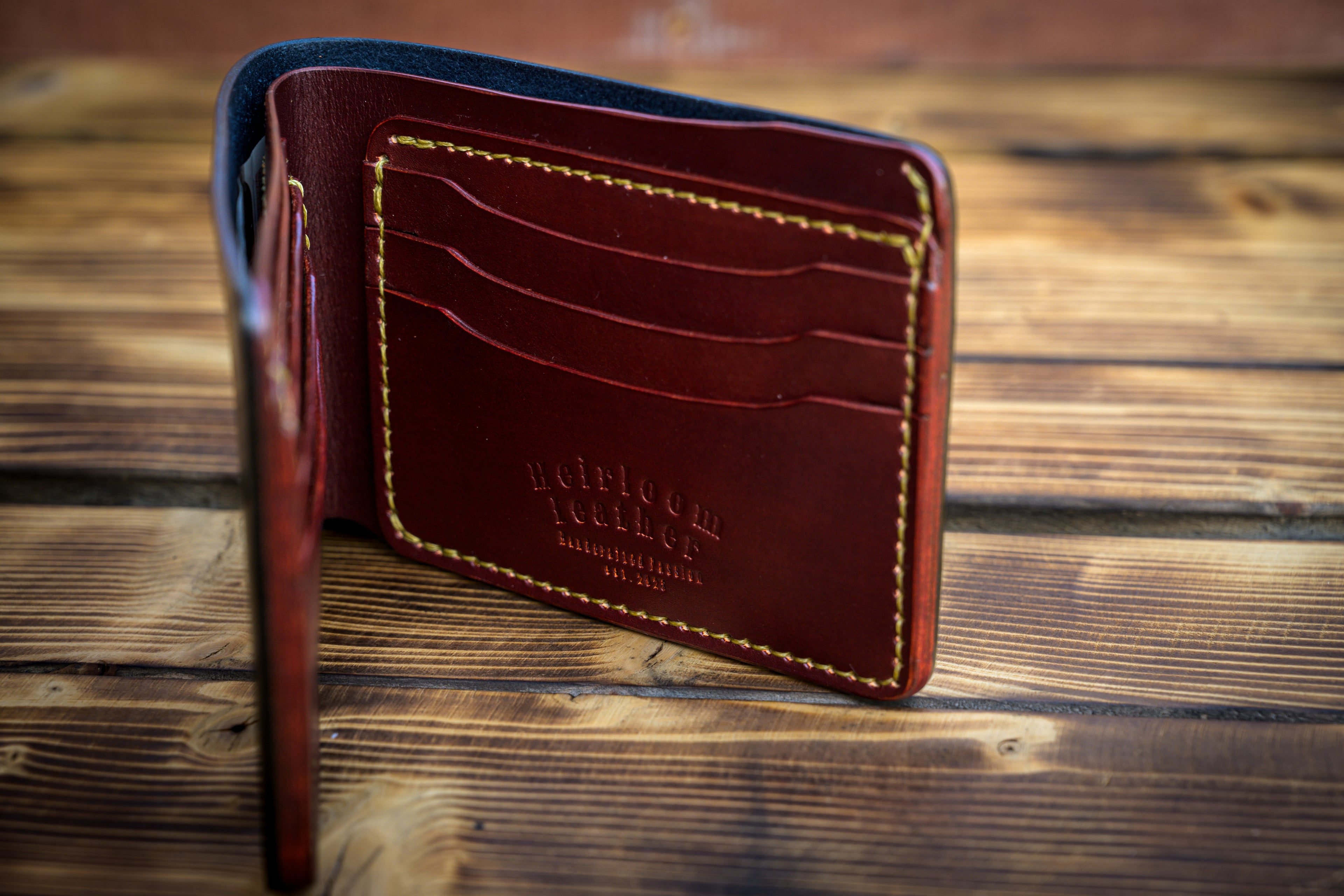 Classic billfold mens wallet