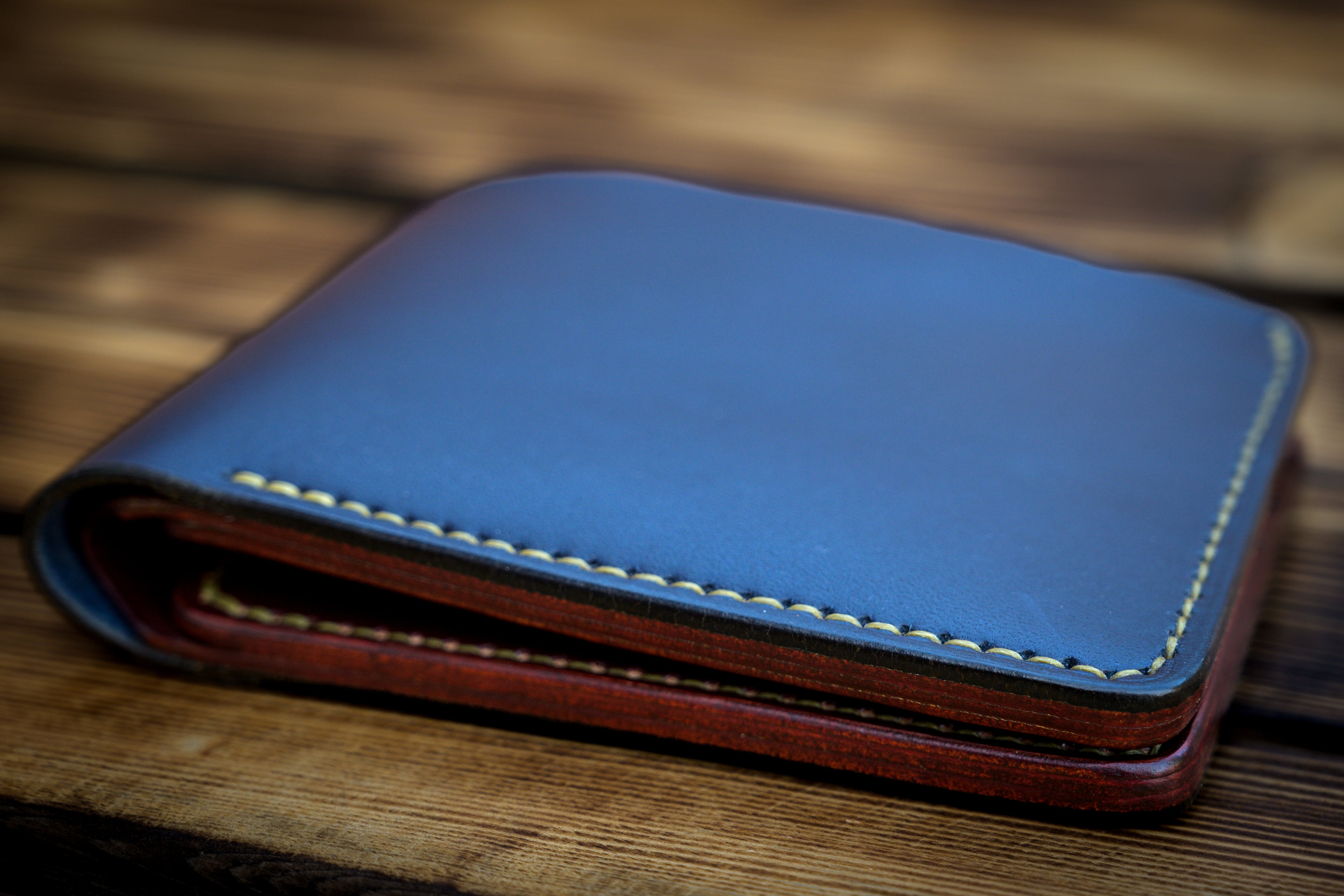 Classic billfold mens wallet