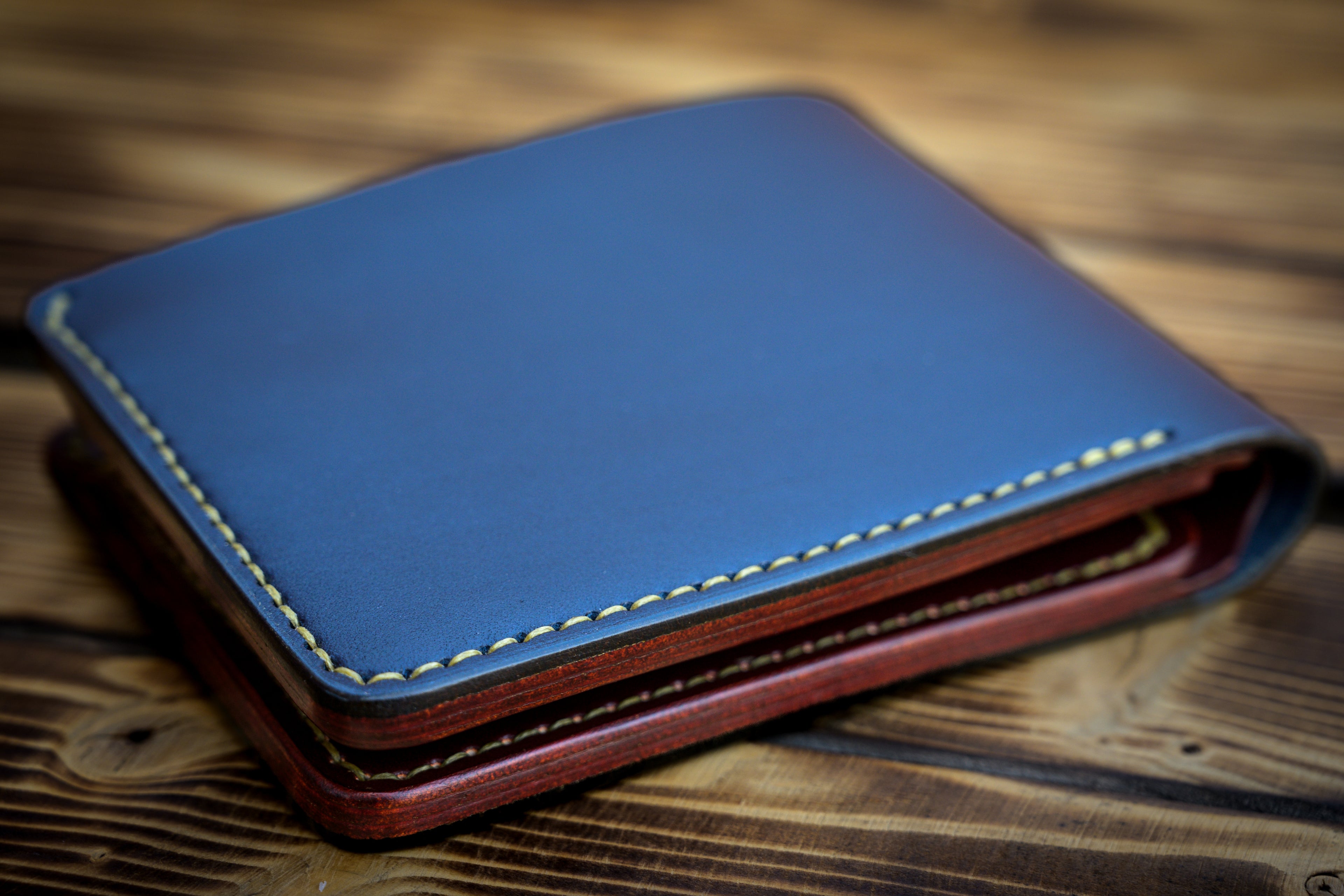 Classic billfold mens wallet