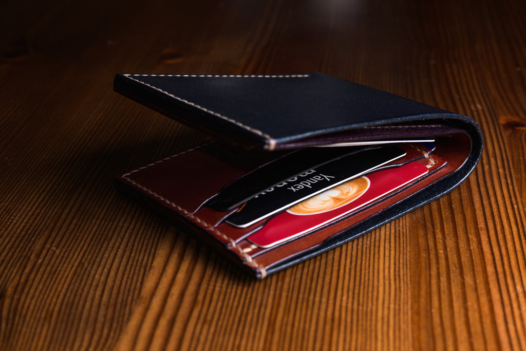 Classic billfold mens wallet